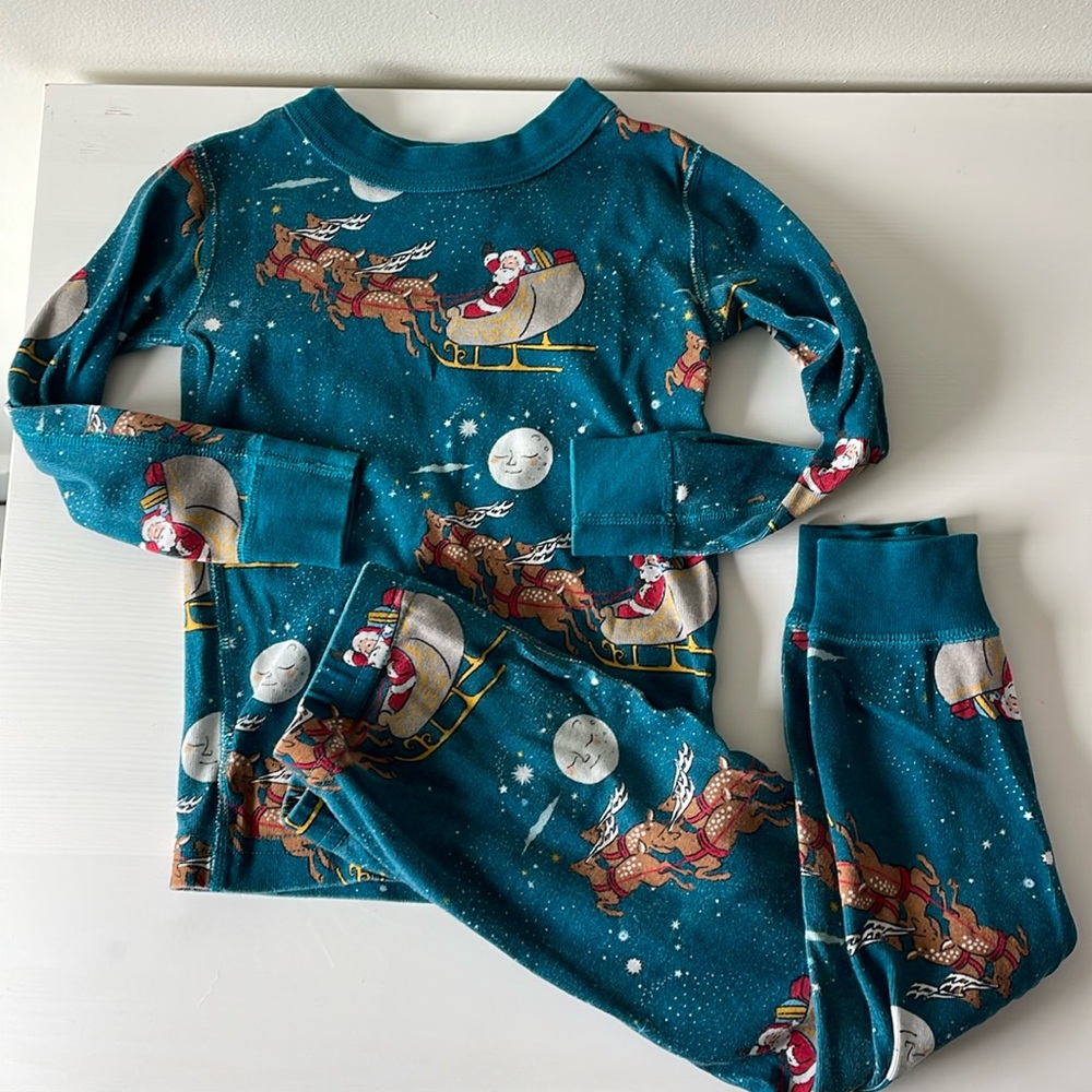 Hanna Andersson Santa and reindeer pajamas, 3T